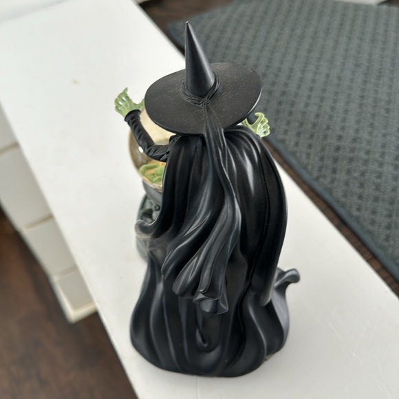 Franklin Mint Witch Snow Globe (figure in globe is detached) - Picture 6 of 6